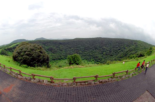 산굼부리 분화구.jpg